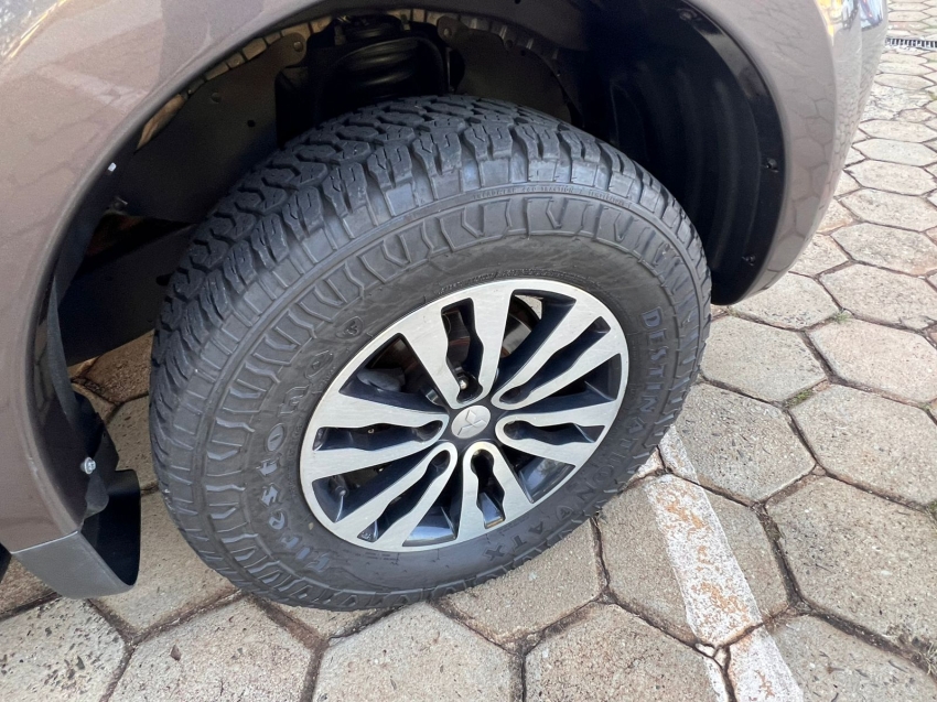 mitsubishi l200 triton 2.4 16v turbo diesel sport hpe top cd 4p 4x4 automatico manual 201823