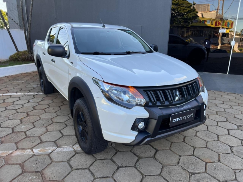 mitsubishi l200 triton 2.4 16v turbo diesel outdoor glx cd 4x4 manual 4p 2024