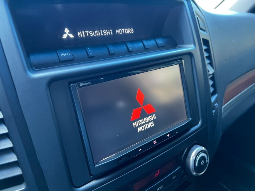 mitsubishi pajero full 3.8 hpe 4x4 v6 24v gasolina 2p automatico 201217