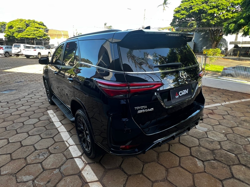 toyota hilux sw4 2.8 d-4d turbo diesel gr-s 7l 4x4 automatico 4p 20246