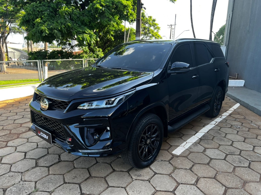 toyota hilux sw4 2.8 d-4d turbo diesel gr-s 7l 4x4 automatico 4p 20242