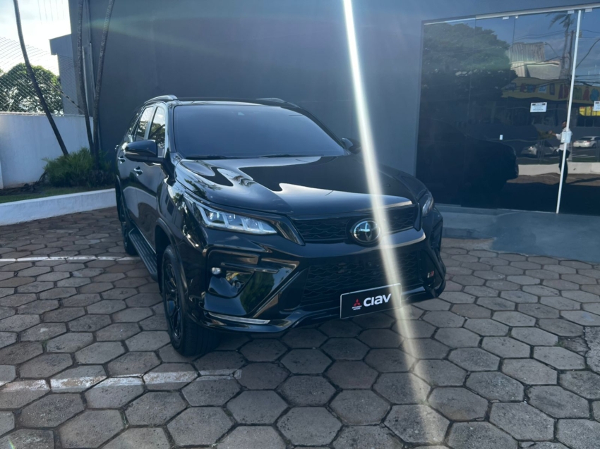 toyota hilux sw4 2.8 d-4d turbo diesel gr-s 7l 4x4 automatico 4p 2024