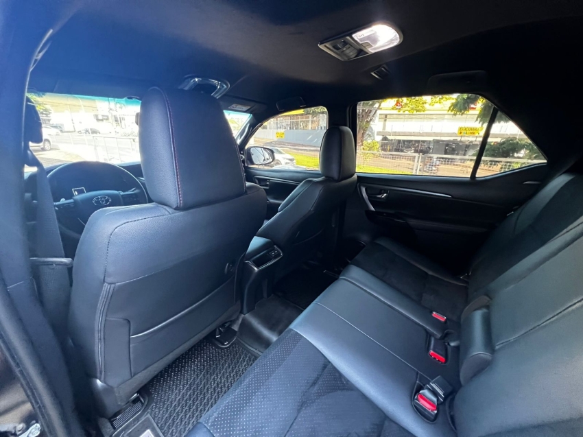 toyota hilux sw4 2.8 d-4d turbo diesel gr-s 7l 4x4 automatico 4p 202417