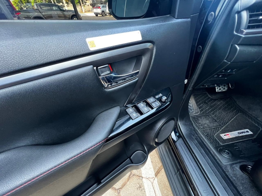 toyota hilux sw4 2.8 d-4d turbo diesel gr-s 7l 4x4 automatico 4p 202411