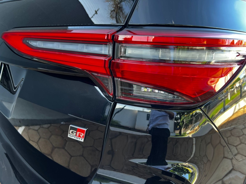 toyota hilux sw4 2.8 d-4d turbo diesel gr-s 7l 4x4 automatico 4p 20247