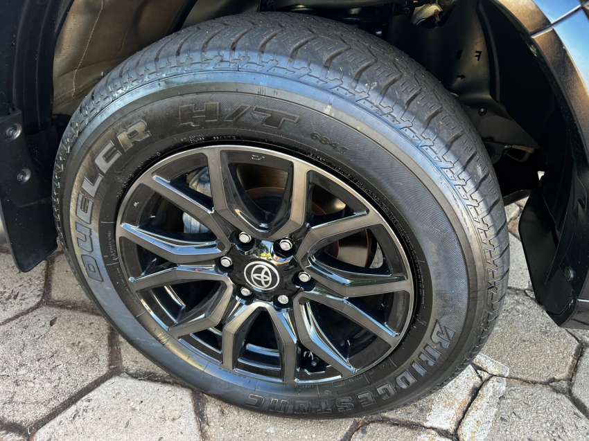 toyota hilux sw4 2.8 d-4d turbo diesel gr-s 7l 4x4 automatico 4p 202427