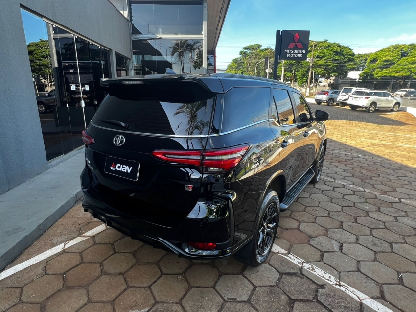 toyota hilux sw4 2.8 d-4d turbo diesel gr-s 7l 4x4 automatico 4p 20244