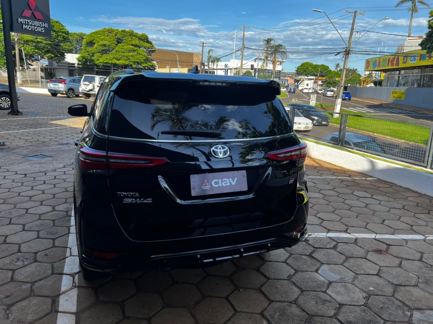 toyota hilux sw4 2.8 d-4d turbo diesel gr-s 7l 4x4 automatico 4p 20245