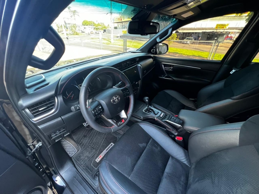 toyota hilux sw4 2.8 d-4d turbo diesel gr-s 7l 4x4 automatico 4p 202412