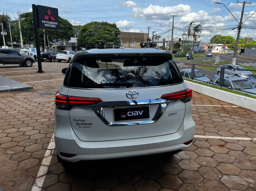 toyota hilux sw4 2.8 srx 4x4 7 lugares 16v turbo intercooler diesel 4p automatico 20175