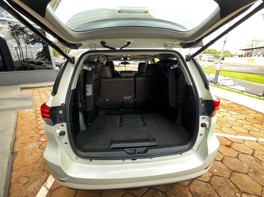 toyota hilux sw4 2.8 srx 4x4 7 lugares 16v turbo intercooler diesel 4p automatico 201720