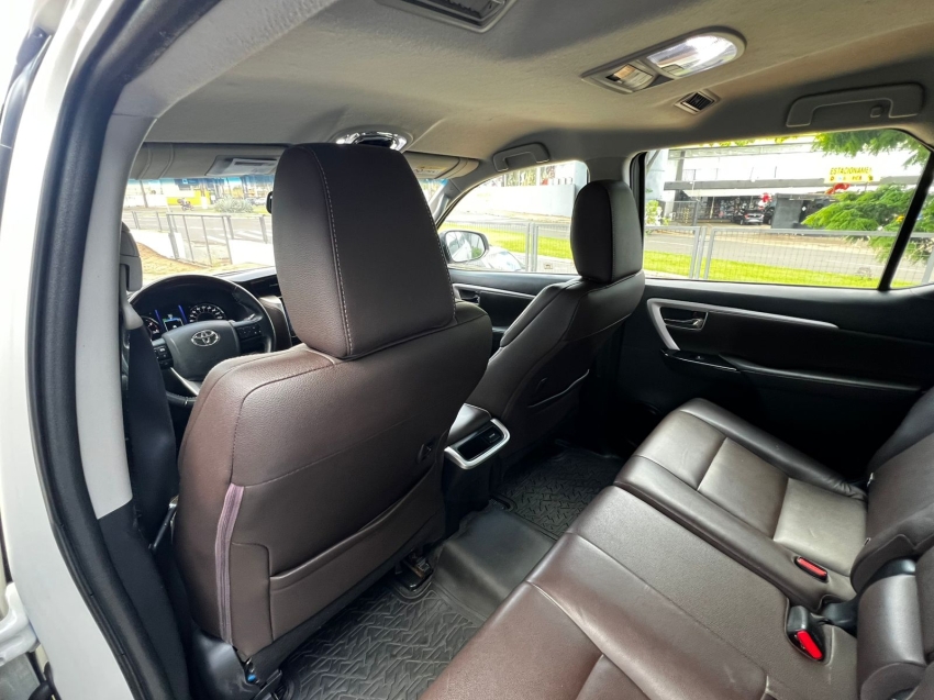 toyota hilux sw4 2.8 srx 4x4 7 lugares 16v turbo intercooler diesel 4p automatico 201716