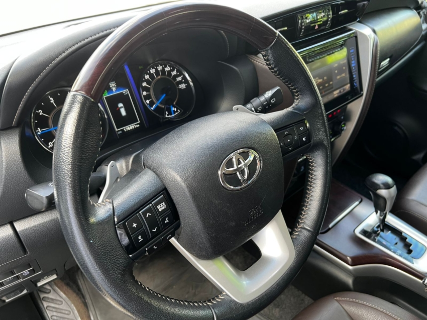 toyota hilux sw4 2.8 srx 4x4 7 lugares 16v turbo intercooler diesel 4p automatico 201712