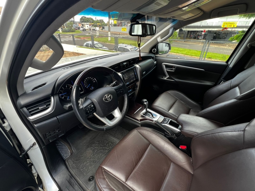 toyota hilux sw4 2.8 srx 4x4 7 lugares 16v turbo intercooler diesel 4p automatico 201711