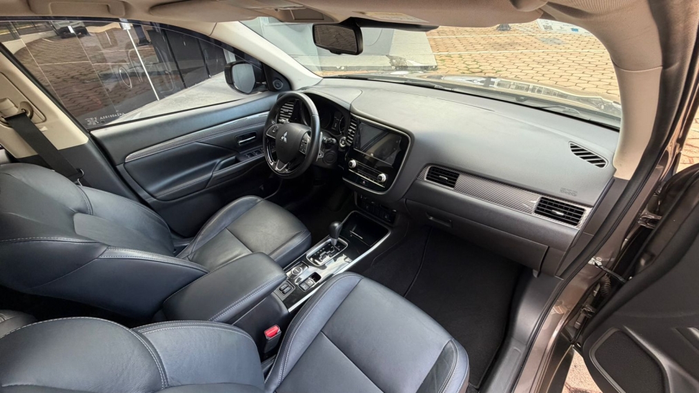 outlander 2.2 mivec di-diesel hpe-s awd automatico9