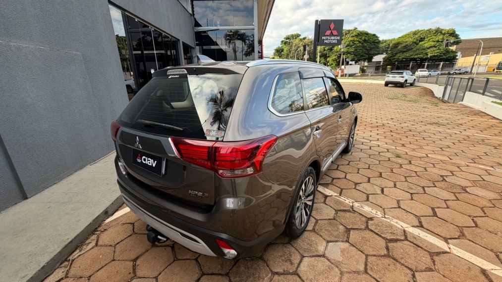 outlander 2.2 mivec di-diesel hpe-s awd automatico2