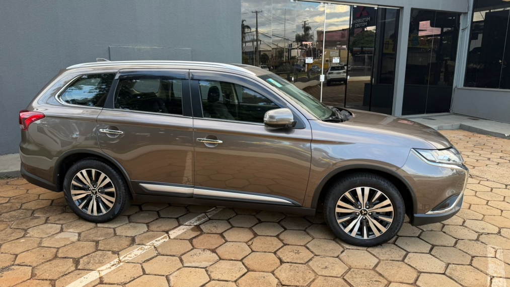 outlander 2.2 mivec di-diesel hpe-s awd automatico4