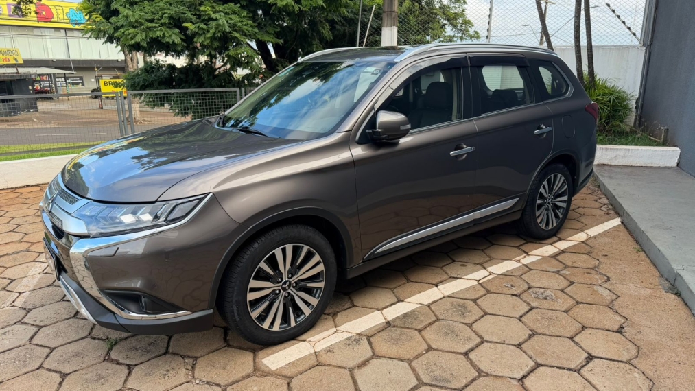 outlander 2.2 mivec di-diesel hpe-s awd automatico7