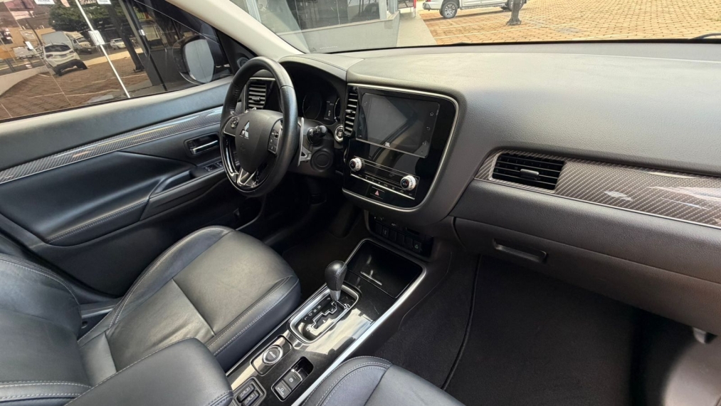 outlander 2.2 mivec di-diesel hpe-s awd automatico15