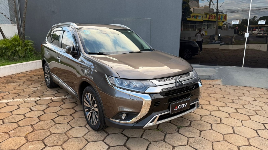 outlander 2.2 mivec di-diesel hpe-s awd automatico