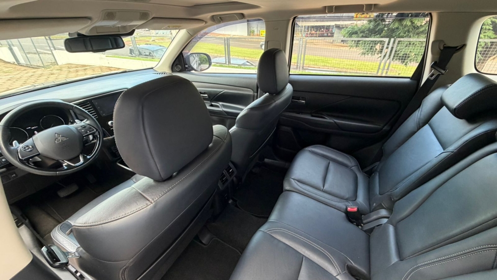outlander 2.2 mivec di-diesel hpe-s awd automatico13