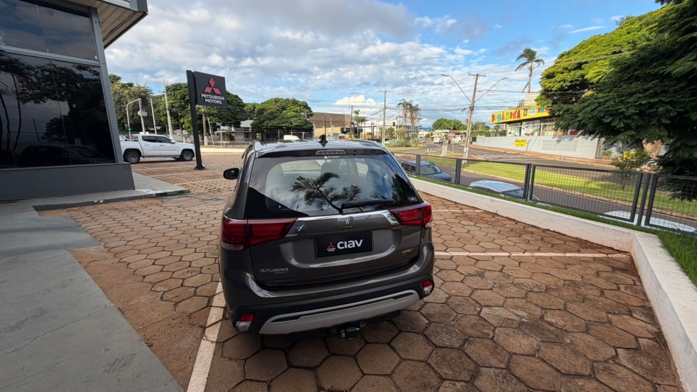 outlander 2.2 mivec di-diesel hpe-s awd automatico3