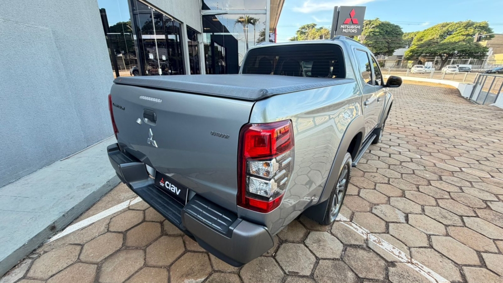 mitsubishi l200 triton 2.4 16v turbo diesel sport outdoor plus cd 4p 4x4 automatico 20257