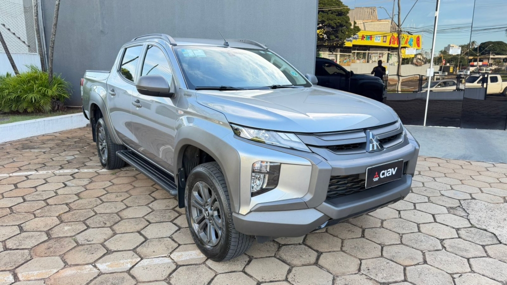 mitsubishi l200 triton 2.4 16v turbo diesel sport outdoor plus cd 4p 4x4 automatico 2025