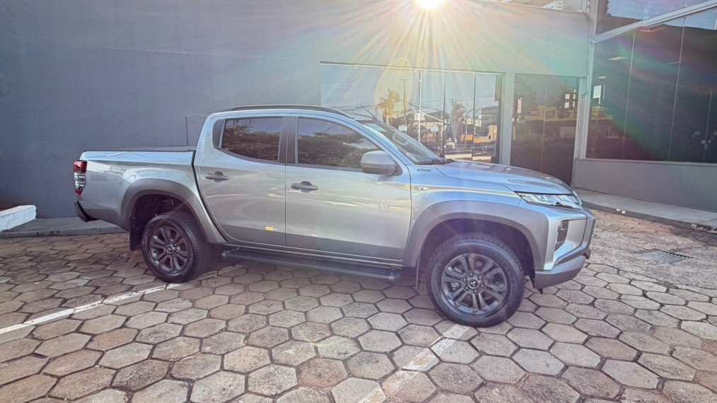 mitsubishi l200 triton 2.4 16v turbo diesel sport outdoor plus cd 4p 4x4 automatico 20258
