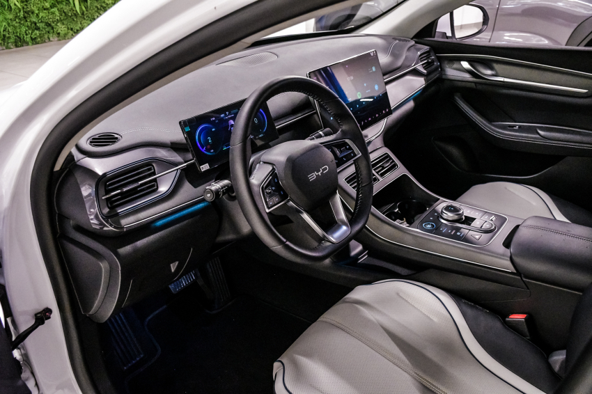 BYD KING 1.5 DM-I PHEV GS AUTOMÁTICO 13