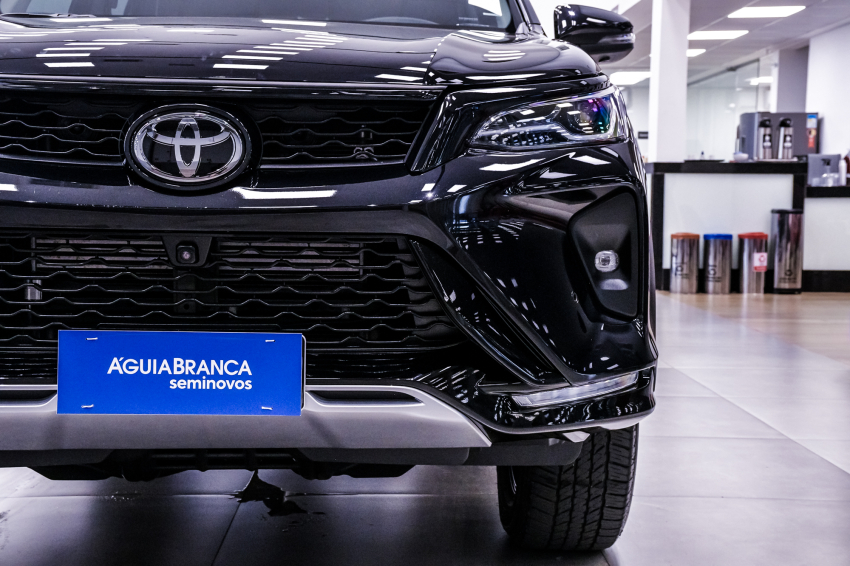 Toyota HILUX SW4 2.8 D-4D TURBO DIESEL SRX PLATINUM 4X4 AUTOMÁTICO 3