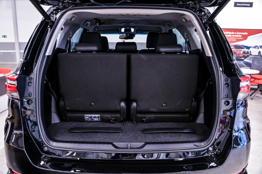 Toyota HILUX SW4 2.8 D-4D TURBO DIESEL SRX PLATINUM 4X4 AUTOMÁTICO 11