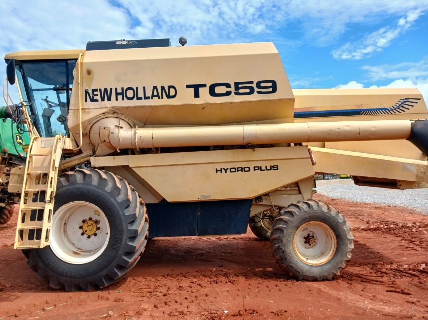 new holland colheitadeira tc 5.90 59 + pc 23 pes diesel automatico 2002 new holland colheitadeira tc 5.90 59 + pc 23 pes diesel automatico 2002