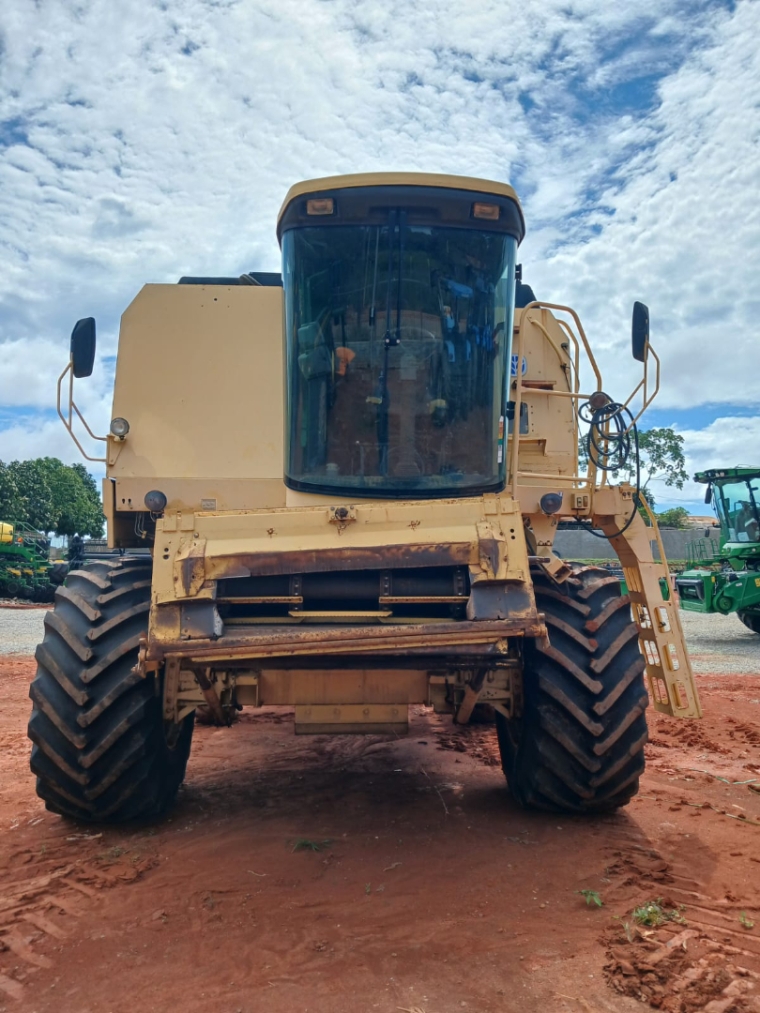 new holland colheitadeira tc 5.90 59 + pc 23 pes diesel automatico 2002