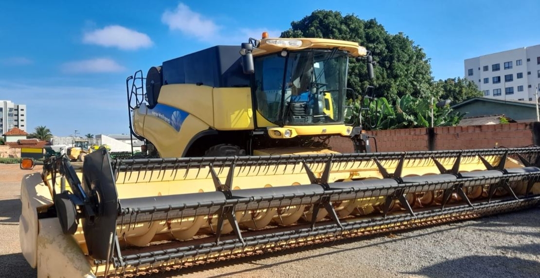 new holland colheitadeira cr 9060 - diesel automatico 2012