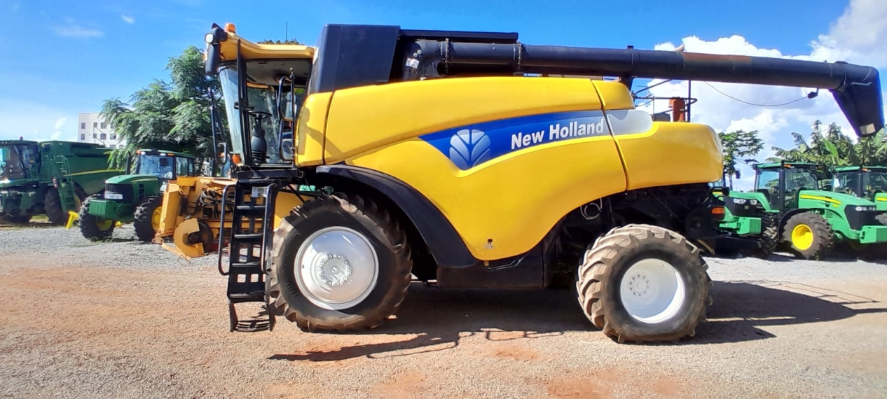 new holland colheitadeira cr 9060 - diesel automatico 2012