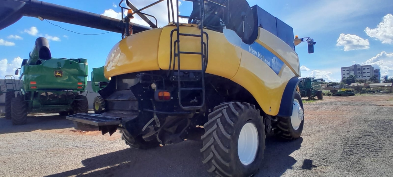 new holland colheitadeira cr 9060 - diesel automatico 2012