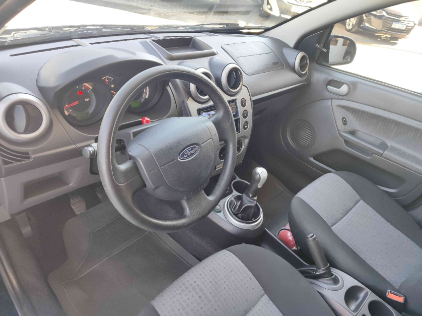 ford fiesta 1.6 rocam se sedan 8v flex 4p manual 2014