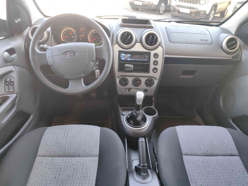 ford fiesta 1.6 rocam se sedan 8v flex 4p manual 2014