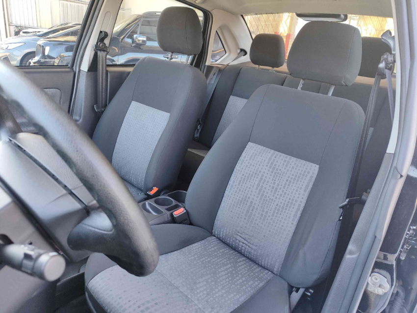 ford fiesta 1.6 rocam se sedan 8v flex 4p manual 2014