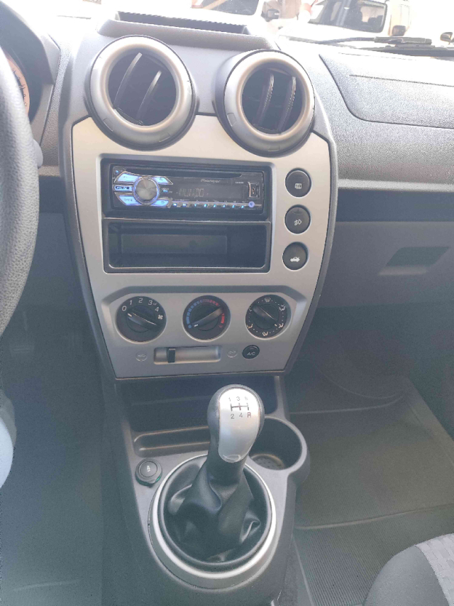 ford fiesta 1.6 rocam se sedan 8v flex 4p manual 2014
