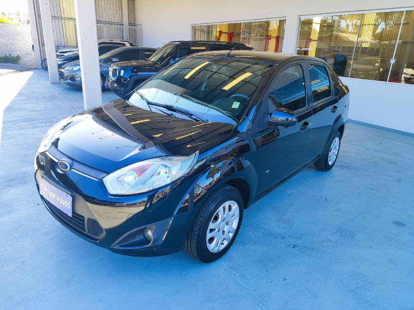 ford fiesta 1.6 rocam se sedan 8v flex 4p manual 2014