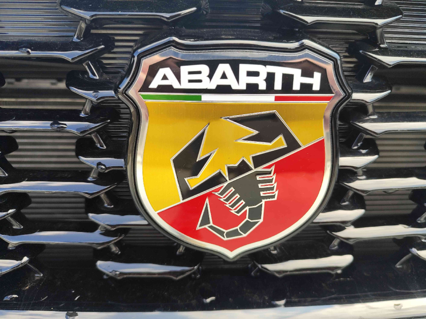 fiat fastback 1.3 turbo 270 flex abarth at6 gasolina 4p automatico 2025