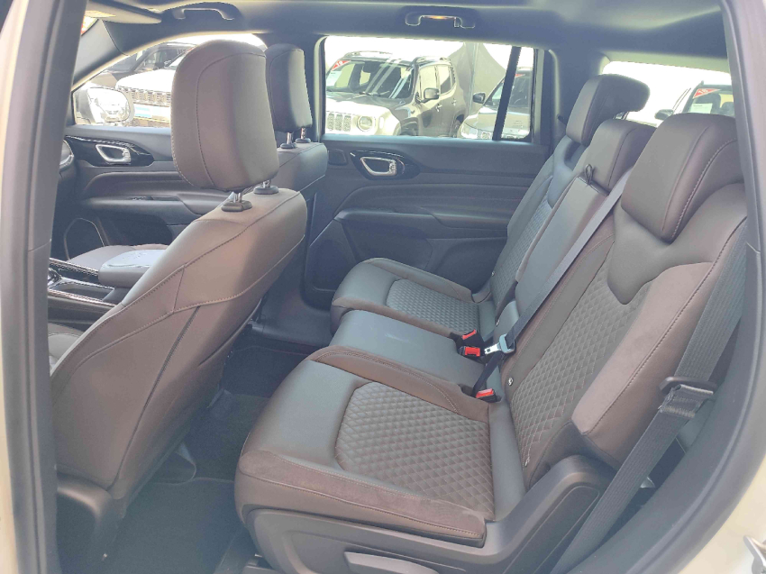 jeep commander 1.3 t270 turbo flex overland at6 2.0 4p automatico 2025