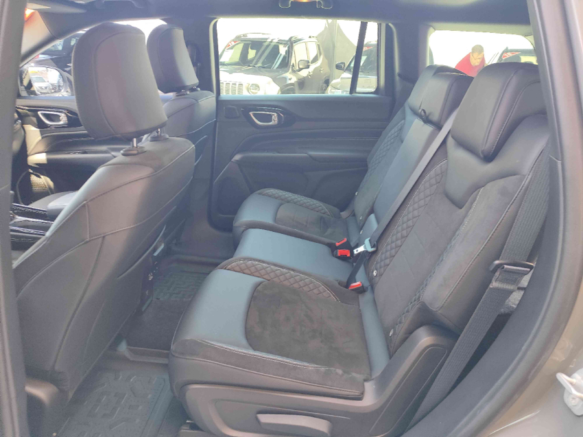 jeep commander 2.0 hurricane 4 turbo gasolina blackhawk at9 4p automatico 2025