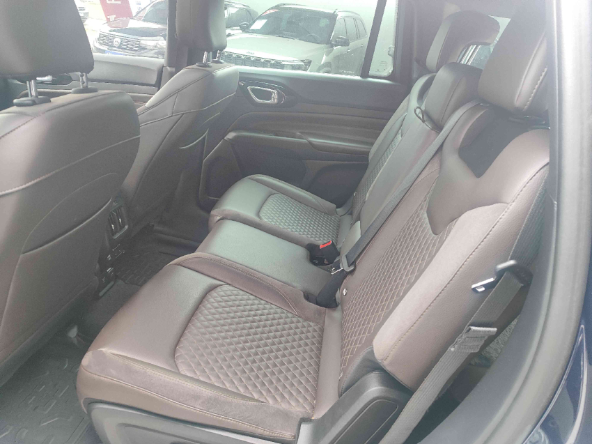 jeep commander 2.0 td380 turbo diesel overland at9 4p automatico 2022