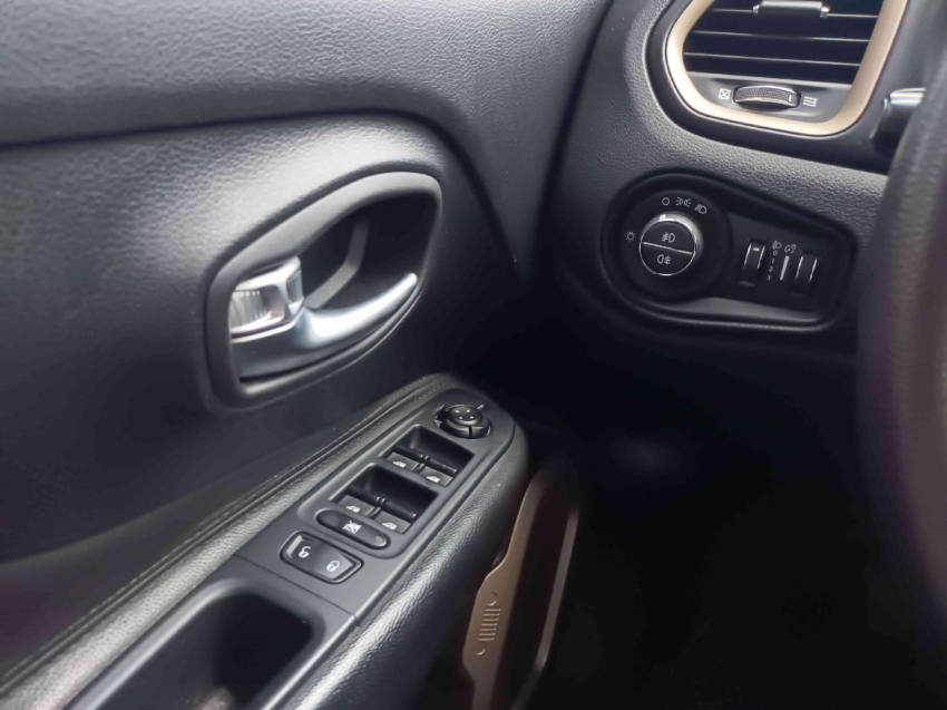 jeep renegade 1.8 16v flex 4p manual 201815