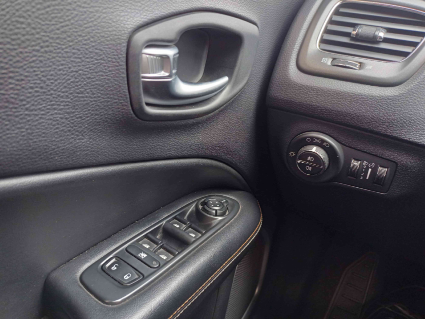 jeep compass 2.0 16v flex longitude automatico 4p 201717