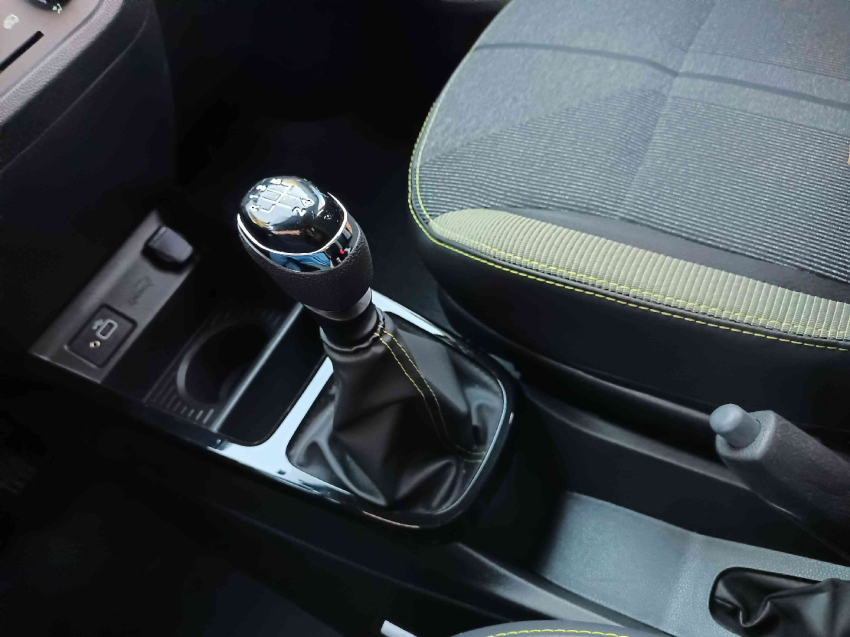 renault kwid 1.0 12v sce flex outsider manual 4p 202512