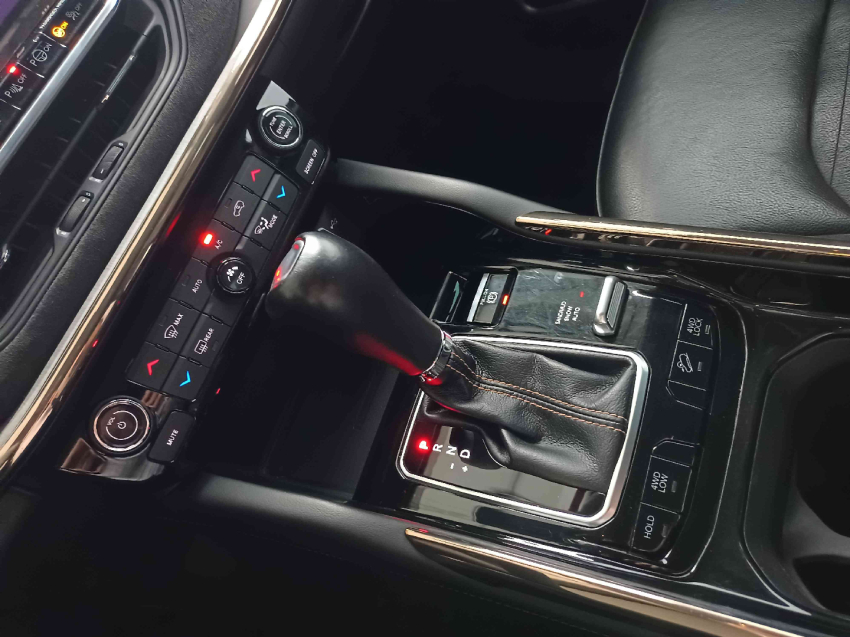 jeep commander 2.0 td380 turbo diesel limited at9 4p automatico 202214